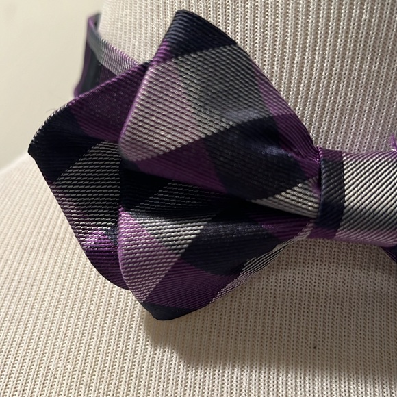 Nordstrom kids silk bowtie. Great condition. - Picture 2 of 3